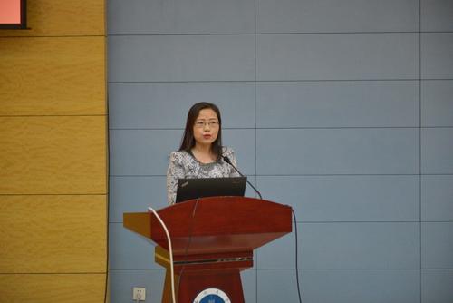 CCF太原分部监督委员会主席、山西大学现代教育技术学院院长王文剑教授主持 CCF太原分部监督委员会主席、山西大学现代教育技术学院院长王文剑教授主持